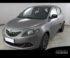 LANCIA YPSILON 1.0 HYBRID 4P