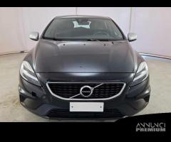 VOLVO V40 D2 Geartronic R-Design 5 PORTE