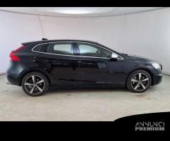 VOLVO V40 D2 Geartronic R-Design 5 PORTE