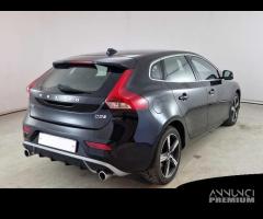 VOLVO V40 D2 Geartronic R-Design 5 PORTE