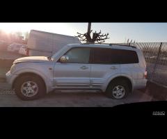 Mitsubishi Pajero 3200 diesel per ricambi