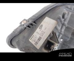 8200733877 FANALE ANTERIORE DX DACIA SANDERO (B90)