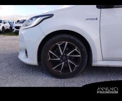 Toyota Yaris IV 2020 1.5h Lounge - 12