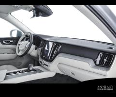 VOLVO XC60 T6 AWD Plug-in hybrid Elettrica/Benzi - 12