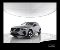 VOLVO XC60 T6 AWD Plug-in hybrid Elettrica/Benzi