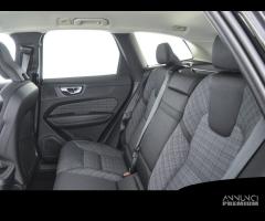 VOLVO XC60 B5 AWD Mild hybrid Benzina Core - 10