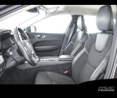 VOLVO XC60 B4 (d) AWD Geartronic Momentum Pro - 9