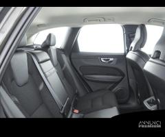 VOLVO XC60 B4 (d) AWD Geartronic Momentum Pro - 11