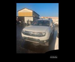 Dacia duster cofano fari radiatori calandra paraur