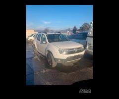 Dacia duster cofano fari radiatori calandra paraur