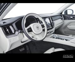 VOLVO XC60 T6 AWD Plug-in hybrid Elettrica/Benzi - 8