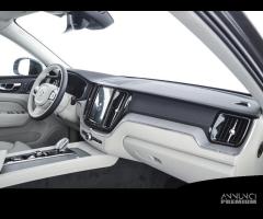 VOLVO XC60 T6 AWD Plug-in hybrid Elettrica/Benzi - 12