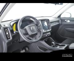 VOLVO XC40 B3 Mild hybrid Benzina Essential - 8