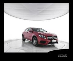 MERCEDES-BENZ GLA 200 Automatic Premium