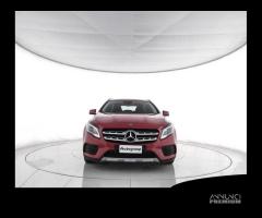 MERCEDES-BENZ GLA 200 Automatic Premium