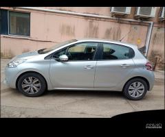 Peugeot 208 Anno 2015 | SOLO PER RICAMBI