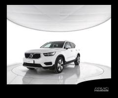 VOLVO XC40 T2 Geartronic Momentum Pro