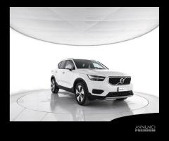 VOLVO XC40 T2 Geartronic Momentum Pro