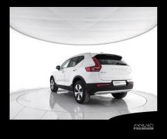 VOLVO XC40 T2 Geartronic Momentum Pro