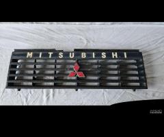 MITSUBISHI PAJERO L040 L044 MASCHERINA ANTERIORE