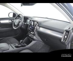 VOLVO XC40 T2 Momentum Core Auto - 12