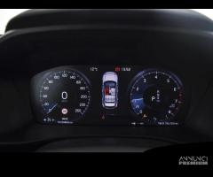 VOLVO XC40 T2 Momentum Core Auto - 13