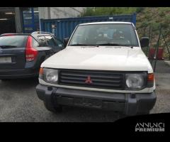 Proiettore sinistro MITSUBISHI PAJERO del 1994