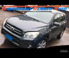 RICAMBI USATI TOYOTA RAV4 2.2 D-4D 100 KW 136 CV