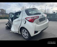 TOYOTA YARIS HYBRID per ricambi usati 1NZ