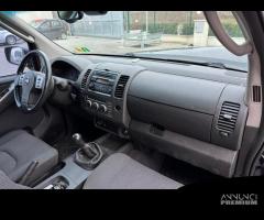 NISSAN NAVARA per ricambi usati YD25 - 11