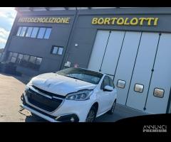 PEUGEOT 208 per ricambi usati HM05