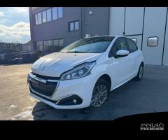 PEUGEOT 208 per ricambi usati HM05