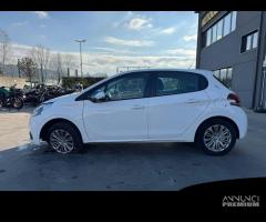 PEUGEOT 208 per ricambi usati HM05