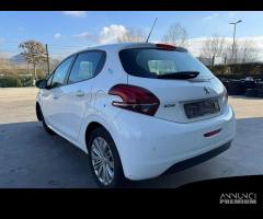 PEUGEOT 208 per ricambi usati HM05