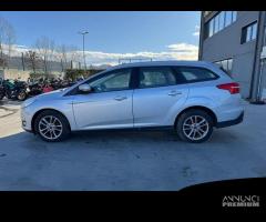 FORD FOCUS STATION WAGON per ricambi usati XWDE