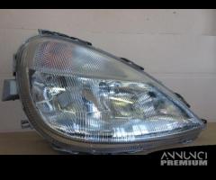 Proiettore destro MERCEDES A 160 W168 1.6 del 2000