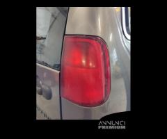 Fanale post dx NISSAN TERRANO II del 1997