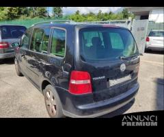 Ricambi VOLKSWAGEN TOURAN 1598cc FSI del 2003