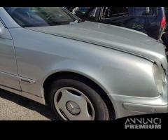 Parafango destro MERCEDES-BENZ CLK 230 del 2000