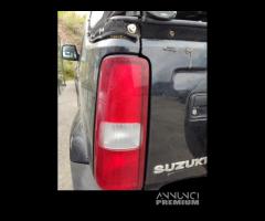 Fanale posteriore sinistro SUZUKI JIMNY del 2005