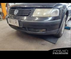 Paraurti anteriore VOLKSWAGEN PASSAT del 1999