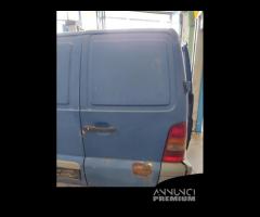 Porta posteriore dx MERCEDES-BENZ VITO del 2000