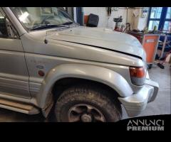 Parafango destro MITSUBISHI PAJERO del 1997