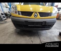 Paraurti anteriore RENAULT KANGOO del 2005