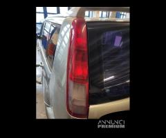 Fanale posteriore sinistro NISSAN X-TRAIL 2005