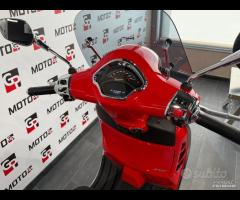 Piaggio Vespa Gts Super 300 Red km 370 - 6