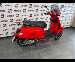 Piaggio Vespa Gts Super 300 Red km 370 - 8