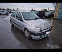 Renault Clio 2001 Demolita - Per Ricambi