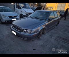 Volvo V40 - S40 2002 1.9 TD Demolita - Per Ricambi