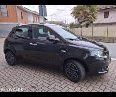 Lancia Ypsilon 1.0 firefly Hybrid Gold Plus